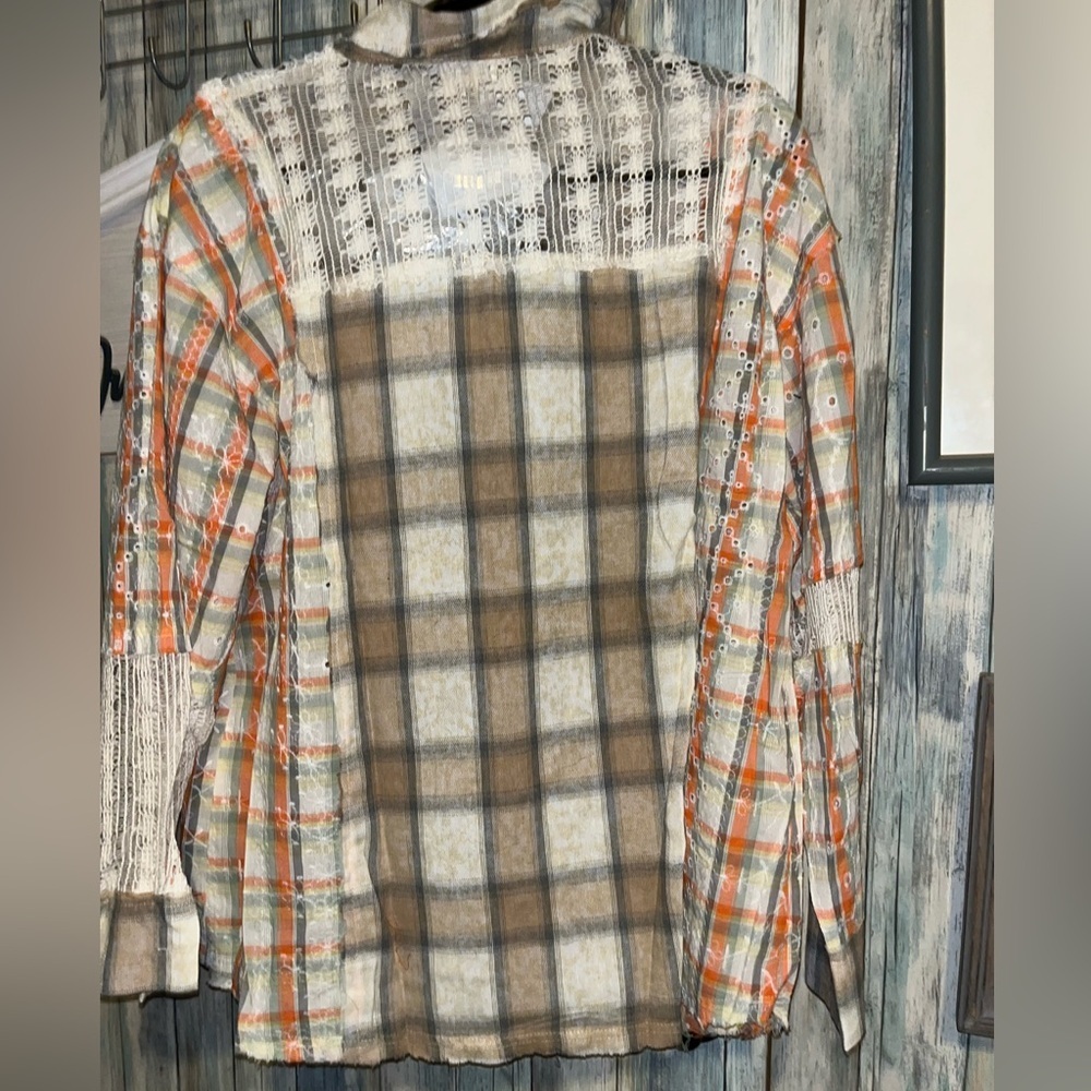 POL S Beige and Cream Plaid Shirt with Lace - Picture 6 of 7
